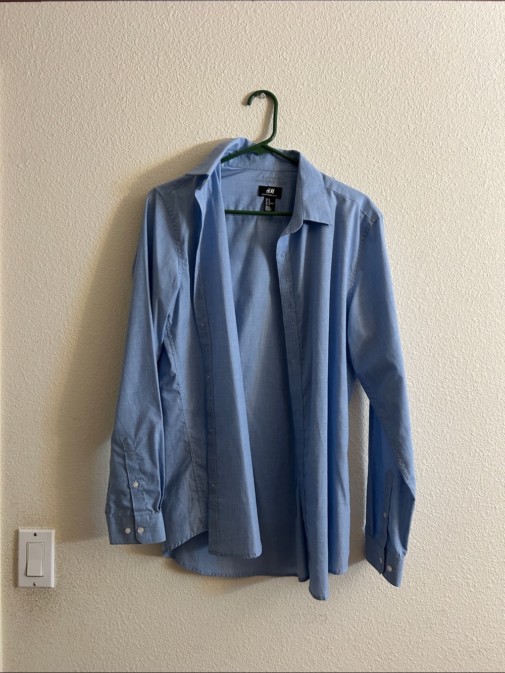 H&M Men's Light Blue Button-Down Dress Shirt